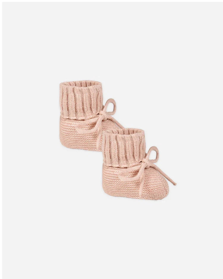 Chaussons tricotés pour bébé rose chiné – Quincy Mae